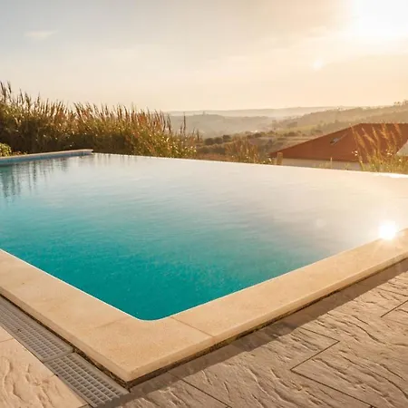 Ostello The Maverick Surfvillas Lourinhã