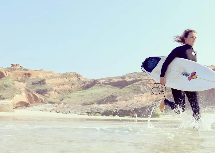 אכסניה The Maverick Surfvillas לוריניה