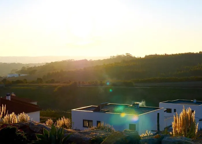 The Maverick Surfvillas * לוריניה