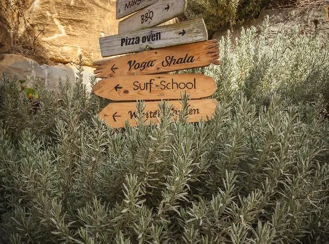 The Maverick Surfvillas * לוריניה