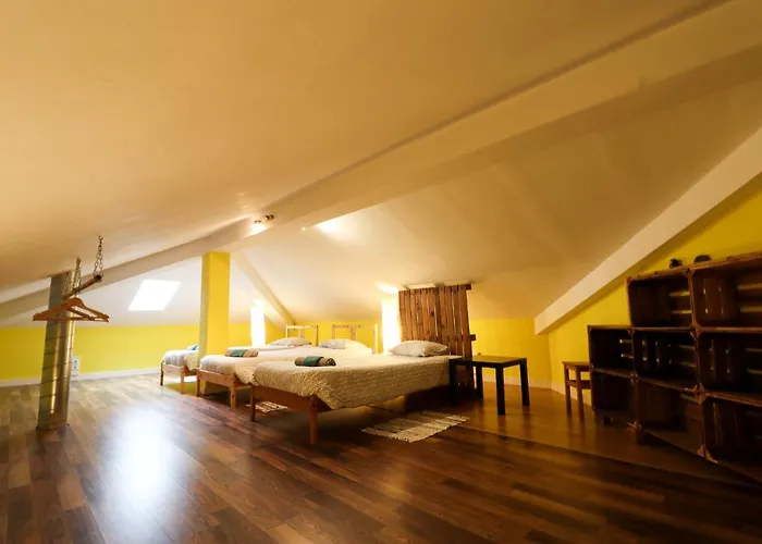 The Maverick Surfvillas * לוריניה