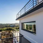 The Maverick Surfvillas Vandrarhem *