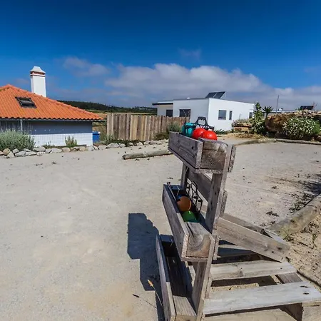 The Maverick Surfvillas Hostel *