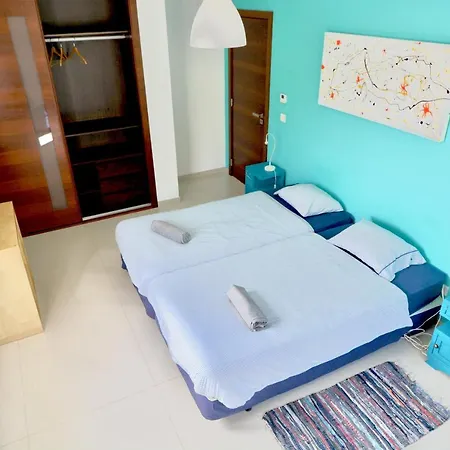The Maverick Surfvillas Ostello