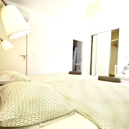 The Maverick Surfvillas Hostel