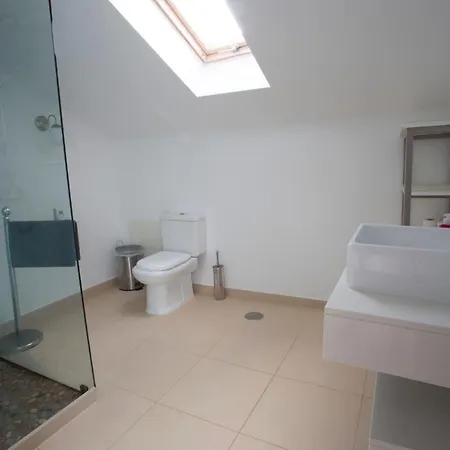 The Maverick Surfvillas Hostel *