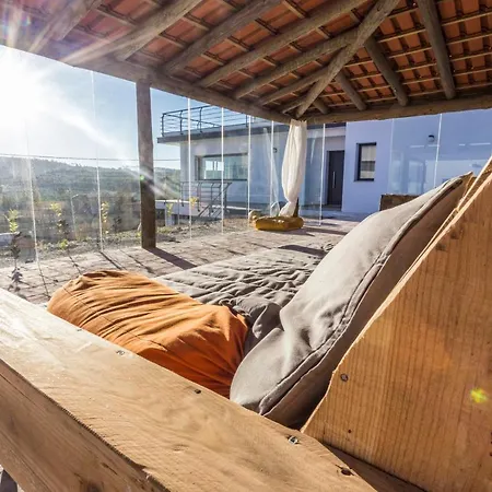 The Maverick Surfvillas Albergue