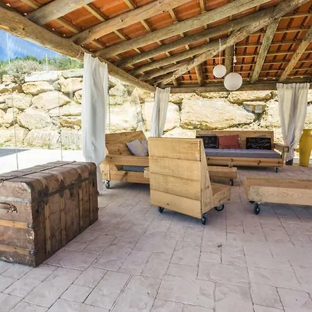 Vandrarhem The Maverick Surfvillas Lourinhã