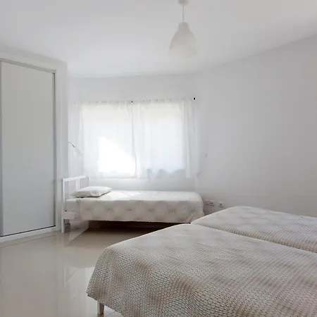 The Maverick Surfvillas Hostel