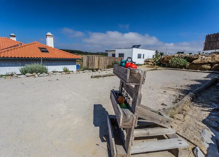 The Maverick Surfvillas Hostel *