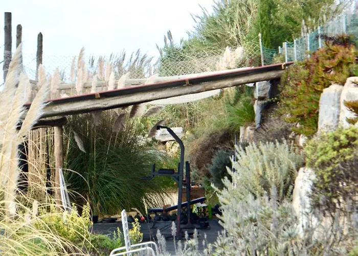 The Maverick Surfvillas Hostel